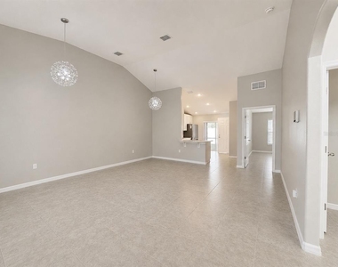 8 Linda Place - Photo Thumbnail 3