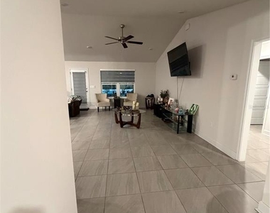 93 Royal Oak Drive - Photo Thumbnail 7