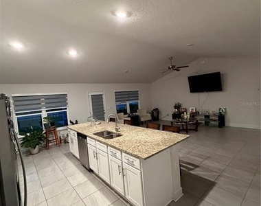93 Royal Oak Drive - Photo Thumbnail 12