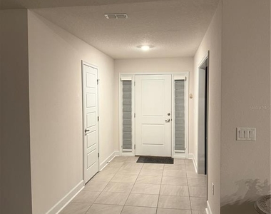 93 Royal Oak Drive - Photo Thumbnail 6