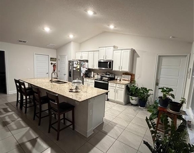93 Royal Oak Drive - Photo Thumbnail 9