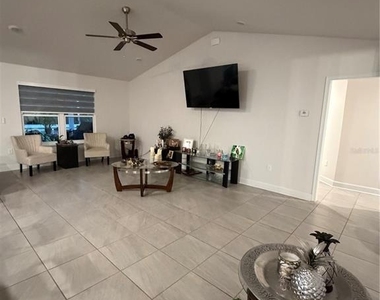 93 Royal Oak Drive - Photo Thumbnail 8
