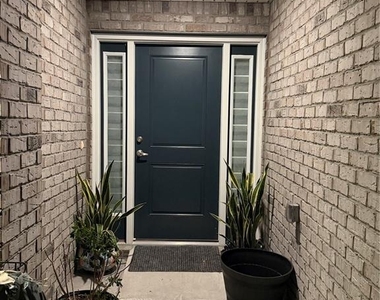 93 Royal Oak Drive - Photo Thumbnail 4