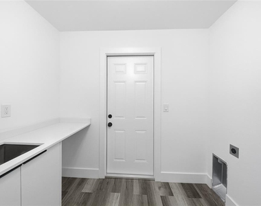 15468 Chamberlain Boulevard - Photo Thumbnail 19