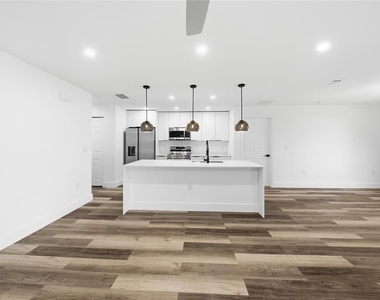 15468 Chamberlain Boulevard - Photo Thumbnail 5