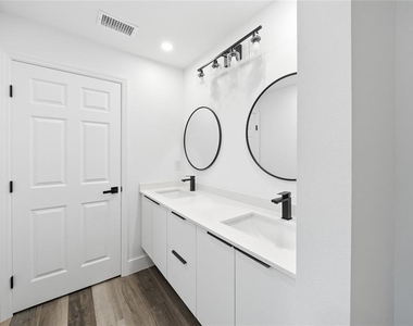 15468 Chamberlain Boulevard - Photo Thumbnail 7