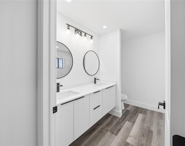 15468 Chamberlain Boulevard - Photo Thumbnail 9