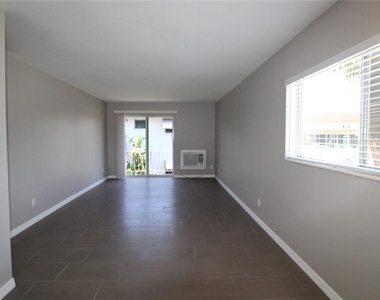 3001 Bee Ridge Road - Photo Thumbnail 4