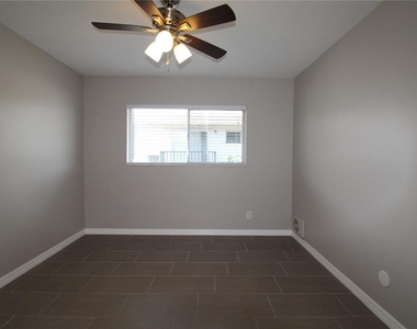 3001 Bee Ridge Road - Photo Thumbnail 8