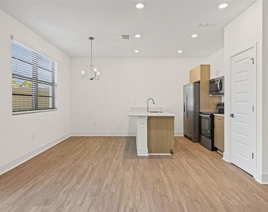 14515 Stellar Place - Photo Thumbnail 10