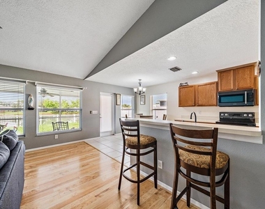 12017 Larson Lane - Photo Thumbnail 9