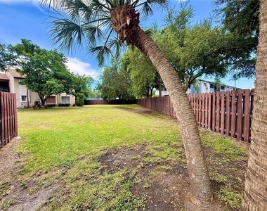2612 Hidden Lake Drive N - Photo Thumbnail 25