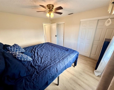2612 Hidden Lake Drive N - Photo Thumbnail 9