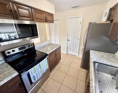 2612 Hidden Lake Drive N - Photo Thumbnail 6