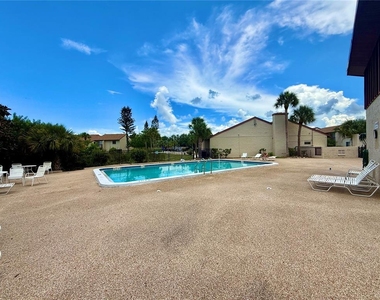 2612 Hidden Lake Drive N - Photo Thumbnail 23