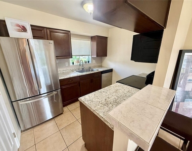2612 Hidden Lake Drive N - Photo Thumbnail 8