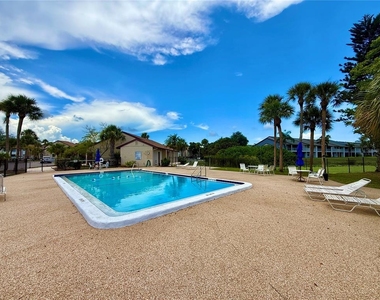 2612 Hidden Lake Drive N - Photo Thumbnail 20