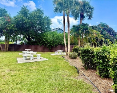 2612 Hidden Lake Drive N - Photo Thumbnail 22