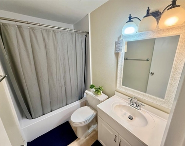 2612 Hidden Lake Drive N - Photo Thumbnail 12