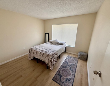 2612 Hidden Lake Drive N - Photo Thumbnail 11