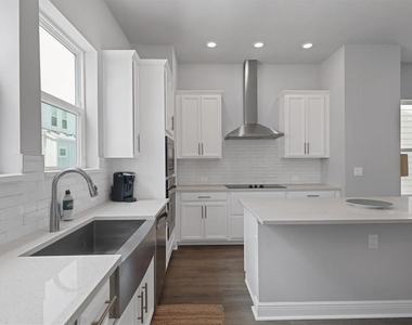 2329 Lindstrom Street - Photo Thumbnail 11