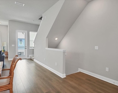 2329 Lindstrom Street - Photo Thumbnail 12