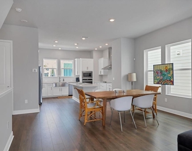 2329 Lindstrom Street - Photo Thumbnail 5
