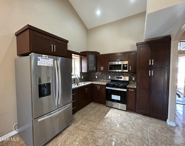 8482 Paddlefoot Lane - Photo Thumbnail 6