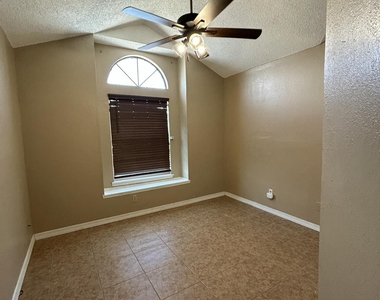 8482 Paddlefoot Lane - Photo Thumbnail 11