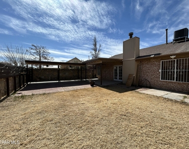 8482 Paddlefoot Lane - Photo Thumbnail 19