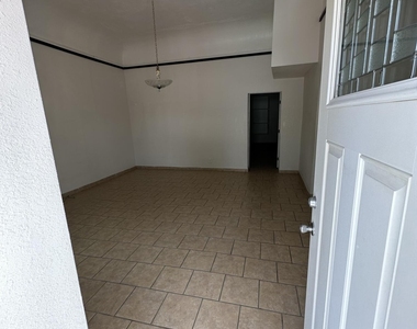 902 Orange Street - Photo Thumbnail 2
