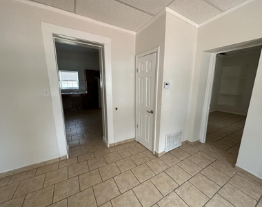 902 Orange Street - Photo Thumbnail 7