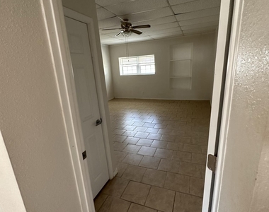 902 Orange Street - Photo Thumbnail 3