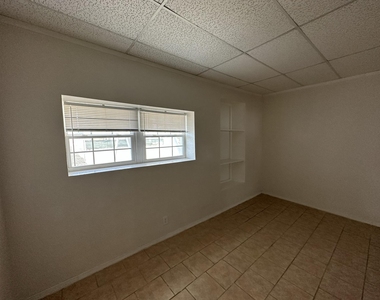 902 Orange Street - Photo Thumbnail 4