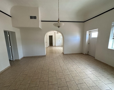 902 Orange Street - Photo Thumbnail 1