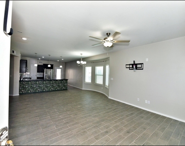 541 Paseo Modesto Drive - Photo Thumbnail 5