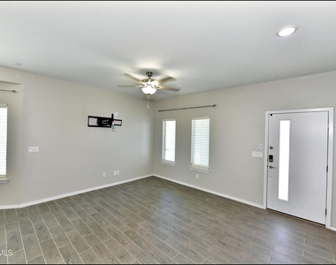 541 Paseo Modesto Drive - Photo Thumbnail 9