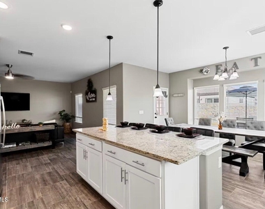 904 Cottage Place - Photo Thumbnail 10