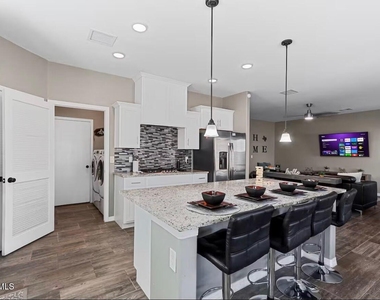 904 Cottage Place - Photo Thumbnail 12
