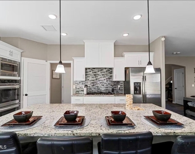 904 Cottage Place - Photo Thumbnail 8