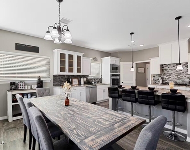 904 Cottage Place - Photo Thumbnail 17