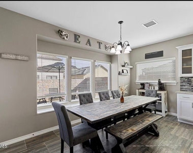 904 Cottage Place - Photo Thumbnail 14