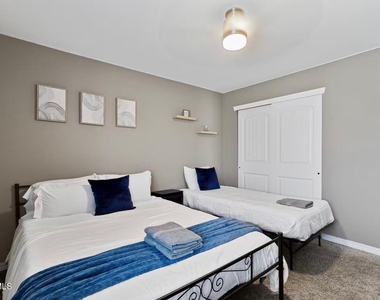 904 Cottage Place - Photo Thumbnail 27
