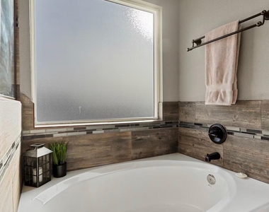 904 Cottage Place - Photo Thumbnail 37