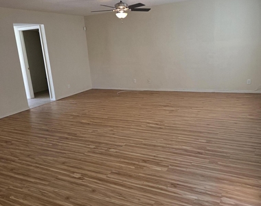 3717 Ne Hubble Drive - Photo Thumbnail 8
