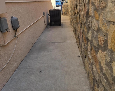 3717 Ne Hubble Drive - Photo Thumbnail 40