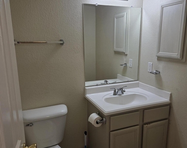 3717 Ne Hubble Drive - Photo Thumbnail 17