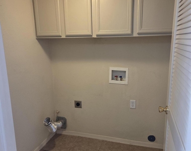 3717 Ne Hubble Drive - Photo Thumbnail 15