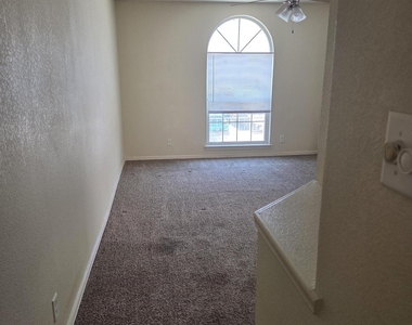3717 Ne Hubble Drive - Photo Thumbnail 22