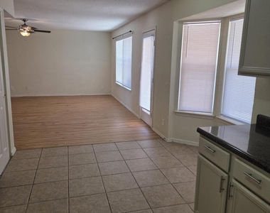 3717 Ne Hubble Drive - Photo Thumbnail 11